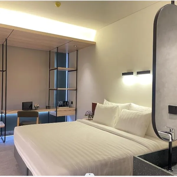 ATOOI Hotel Alam Sutera, hotel in Serpong