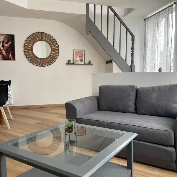 Appartement en duplex, 1e étage, proche commodités, hotel v destinaci Armentieres