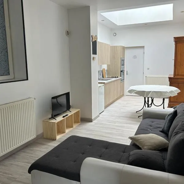 Appartement rénové, RDC, proche commodités, hotel v destinaci Armentieres