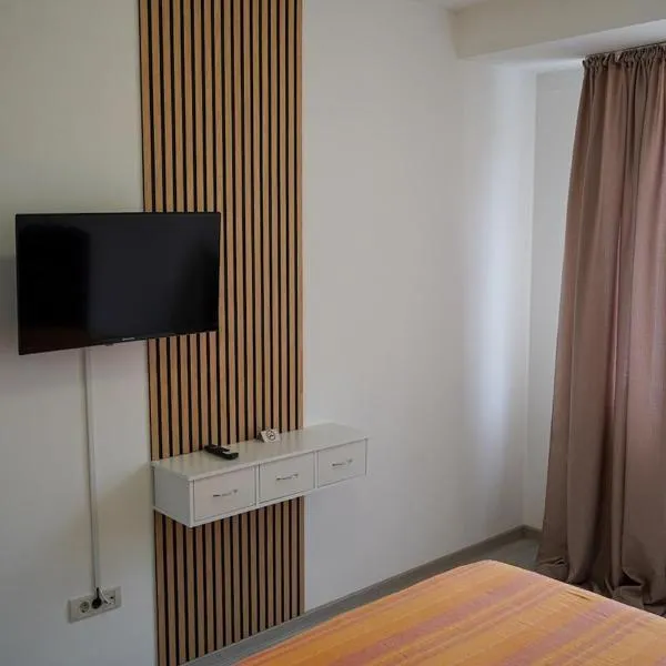 Skyline Apart 3 Militari Residence, hotel in Roşu