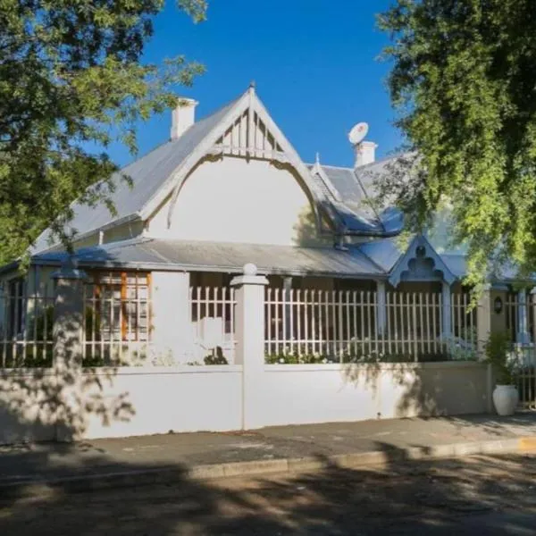 KAROOWERF GUEST HOUSE, hotel v destinaci Cradock