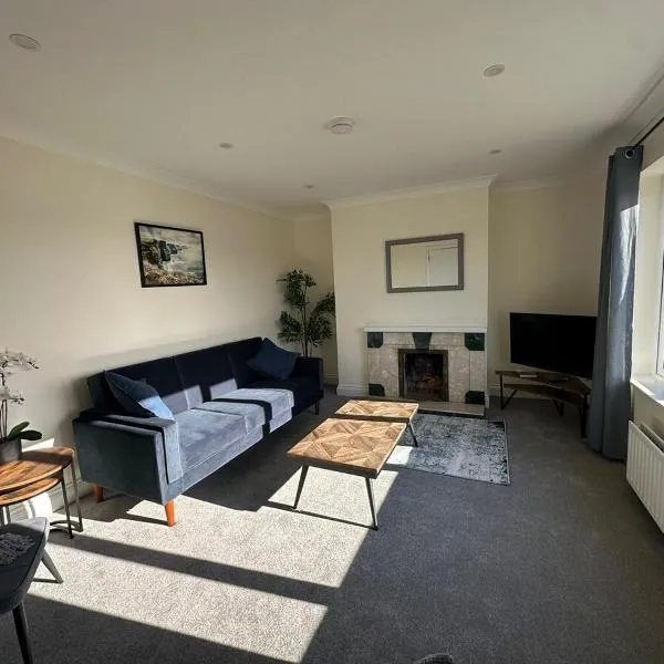 Modern Refurbished Claregalway Cottage - Sleeps 8, hotel in Galway