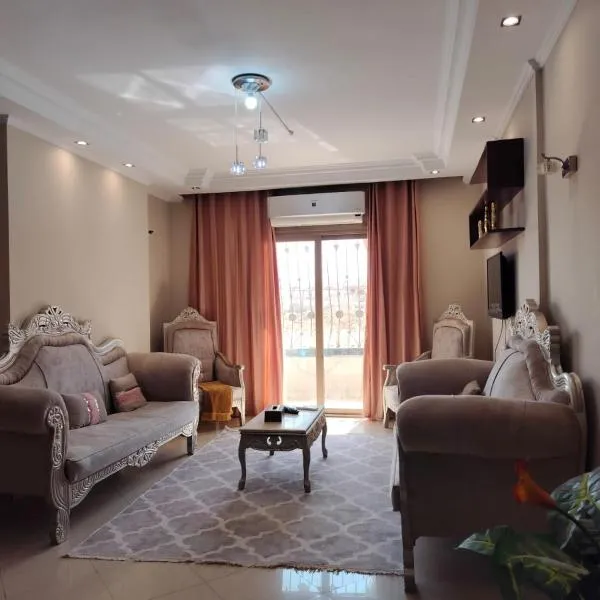 LuXury Apartment Moqatam, hotel in Cairo