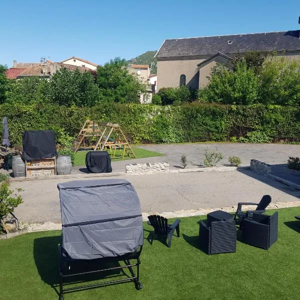 Gite Aux Tourterelles, hotel in Tournemire