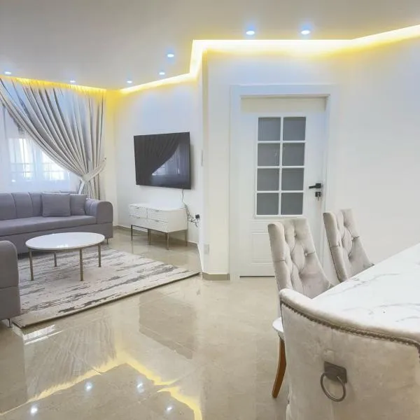 Luxury Family Apartment With Balcony, hotel in Amman