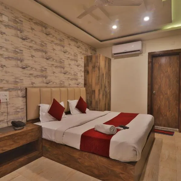 4Everstay By Janki Inn Most Luxury & Spacious Rooms Best Family Hotel In Varanasi, hotel sa Varanasi