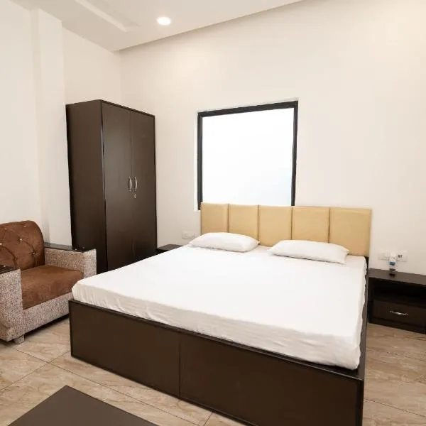 The White Solitaire, ξενοδοχείο σε Λουντιάνα