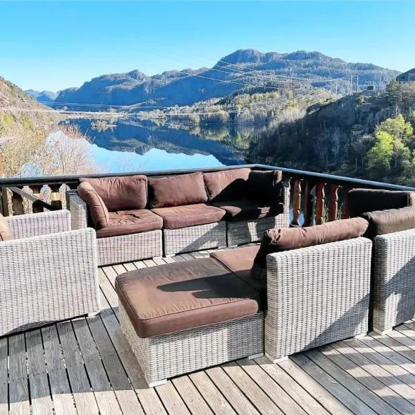 Feriehus i Flekkefjord med panoramautsikt, hotel in Flekkefjord