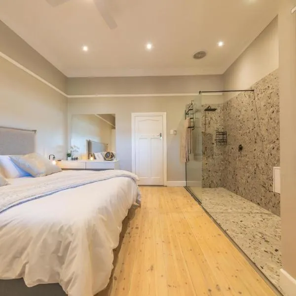 Room 3 - LEO Sky Guest House, hotel em Simondium