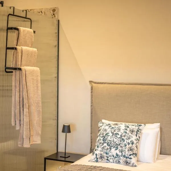 Room 2 - LEO Sky Guest House, hotel em Simondium