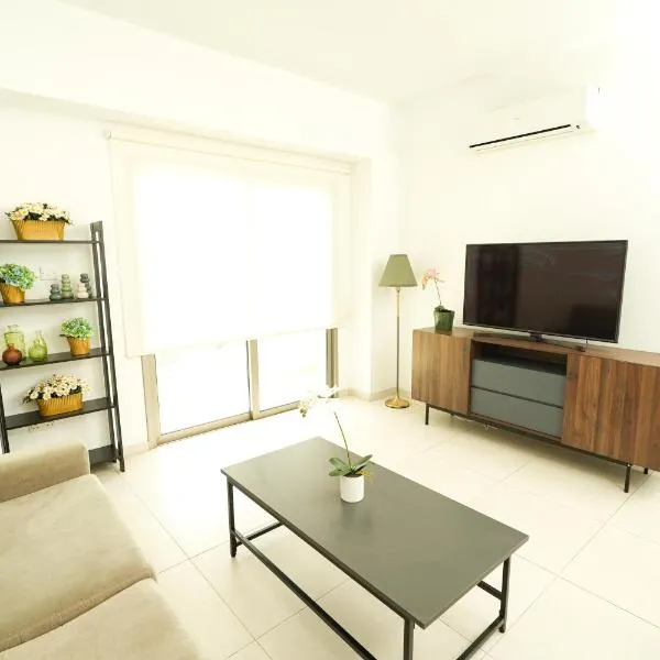 Halcyon Central Apartments, hotell i Larnaca