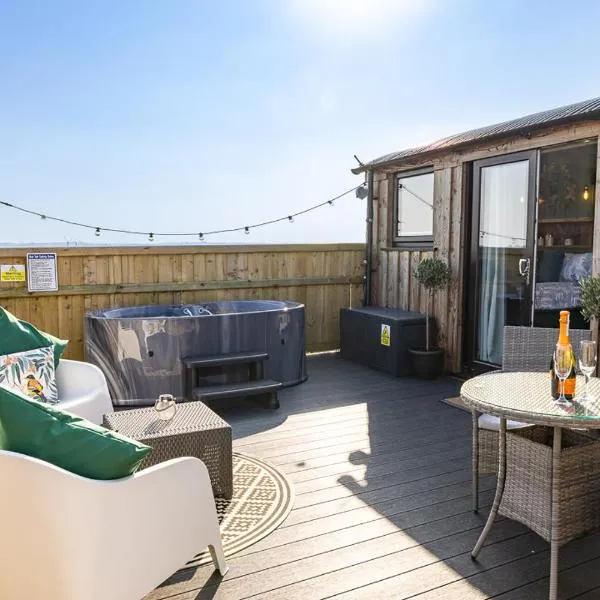 Willows Rest - 1 Bed Shepherds Hut - Pentlepoir, hotel in Saundersfoot