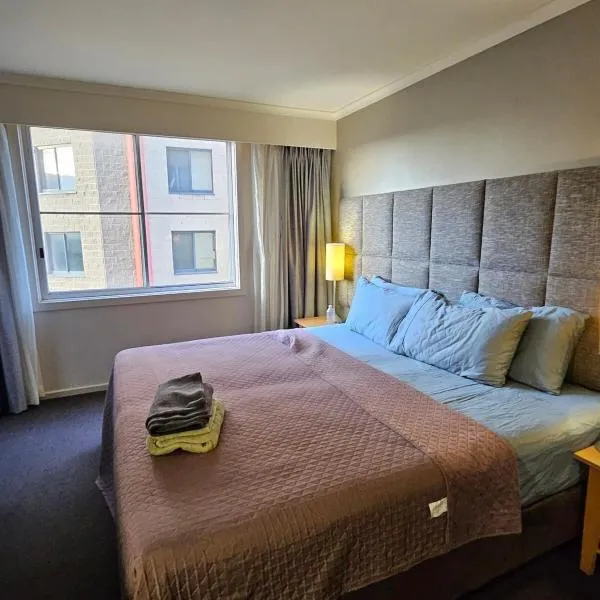 convenient spot in the city, hotel v destinaci Braddon