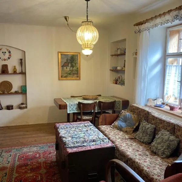 Retro chalupa pro denní pohodu a večerní klid, hotel in Kunkovice