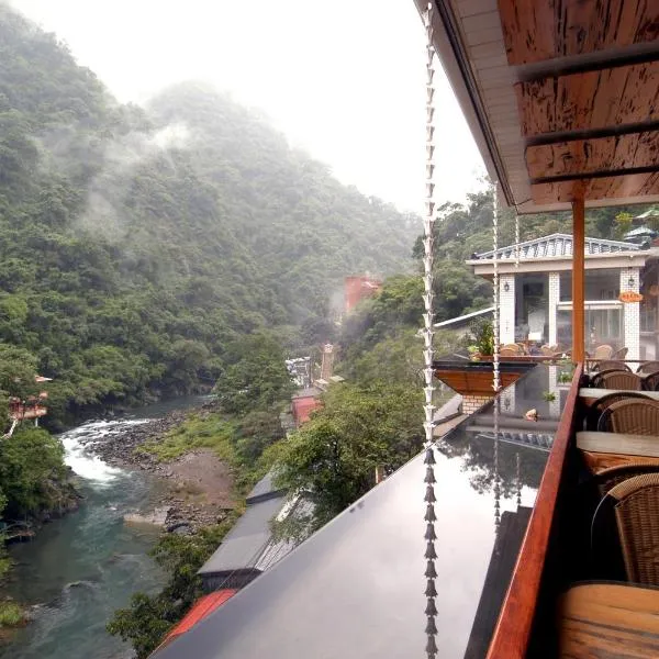 Sun Moon Bed& Breakfast, отель в городе Улай