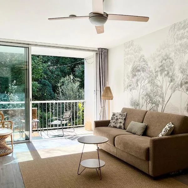 Cozy Studio, Terrace and Beach, hotel in Toulon