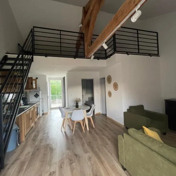Charmante maison de vacances entre l Ardèche et Lozère, hotel in Saint-Étienne-de-Lugdarès