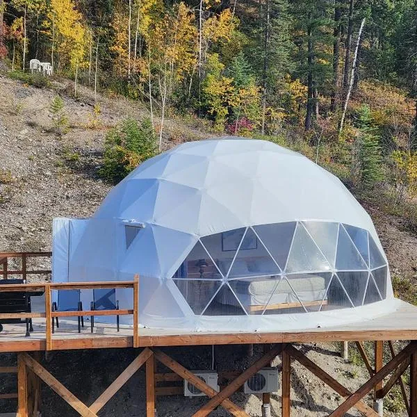 Alpenrose Dome Hottubs Mountains view sleep 4, hotel en Golden
