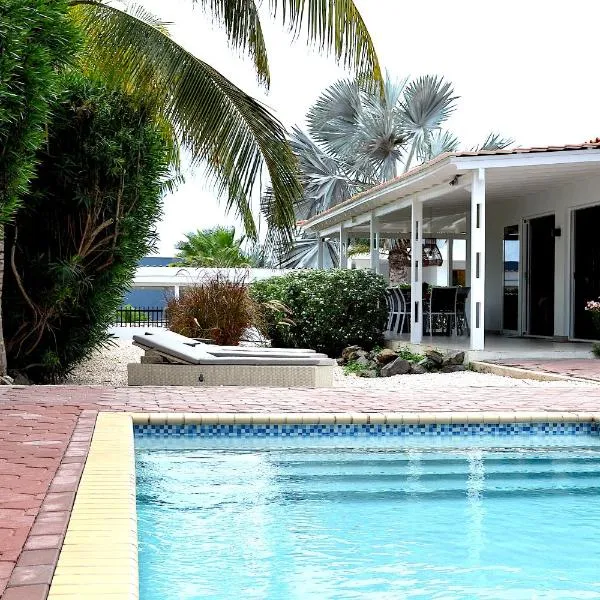 Curoyal, hotel v destinaci Willemstad