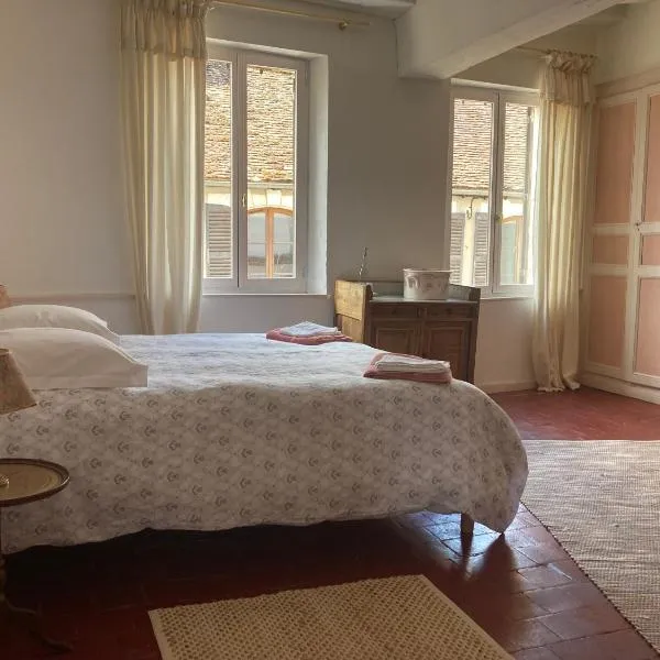 Sur les Ailes du Papillon-La Suite, hotel v destinácii Saint-Sauveur-en-Puisaye