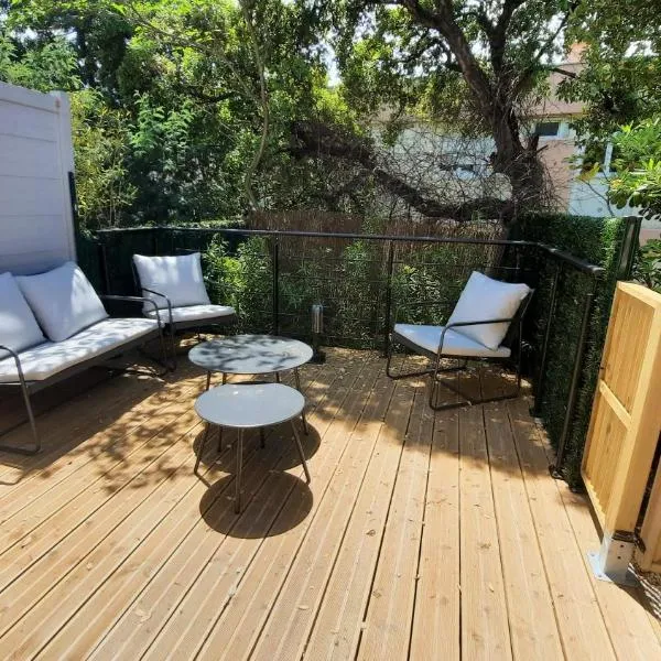 Studio climatisé Lantanas 4 personnes, hotel v destinaci Le Lavandou