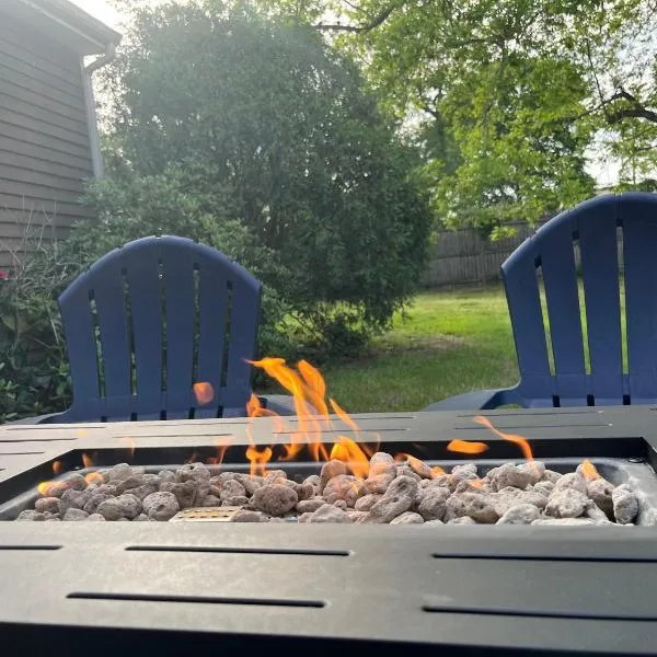 Serene single story, Grill, Fire Pit, fenced yard and Pet friendly stay – hotel w mieście Cape May Court House