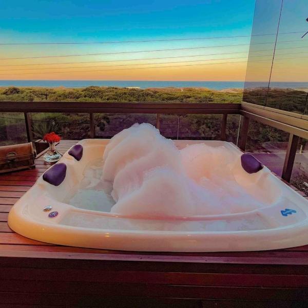 Frente Mar Jacuzzi Pé na Areia LUXO - 3 Suítes