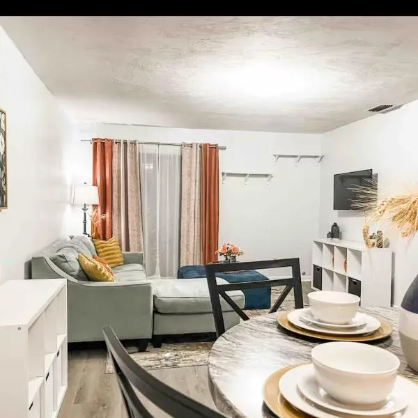 Hillside townhome, hotel in Tallahassee