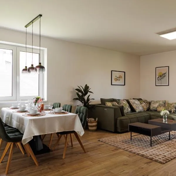 Pool Villa Mukařov, hotel en Srbín