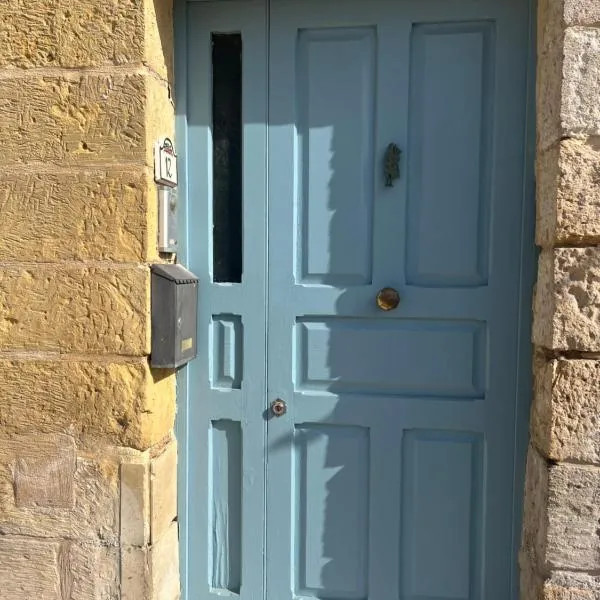 Front Row Malta - Valletta Views, Sunsets & Grand Harbour Living I 3-Bedroom House, hotel i Kalkara
