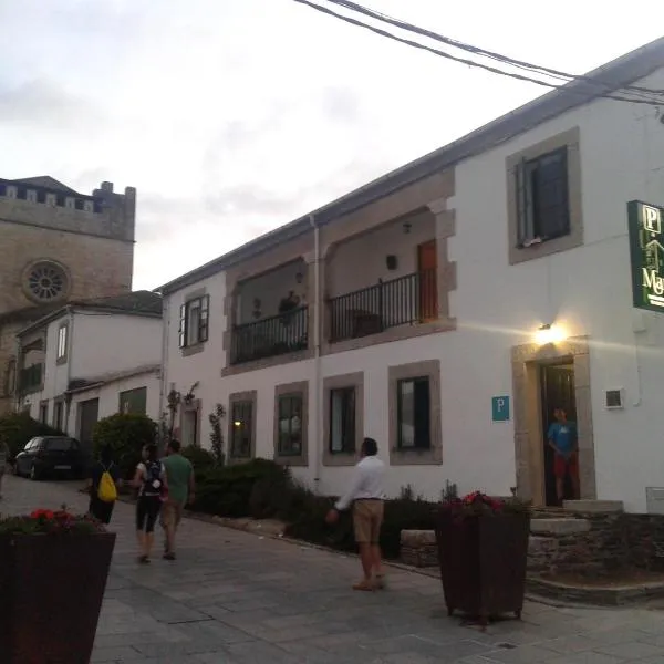 Pensión Mar, готель у місті Портомарін