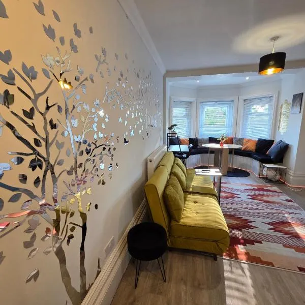 Cosy West End Flat Near Leas and Channel tunnel - 8ight Havens Folkestone, hotel in Folkestone