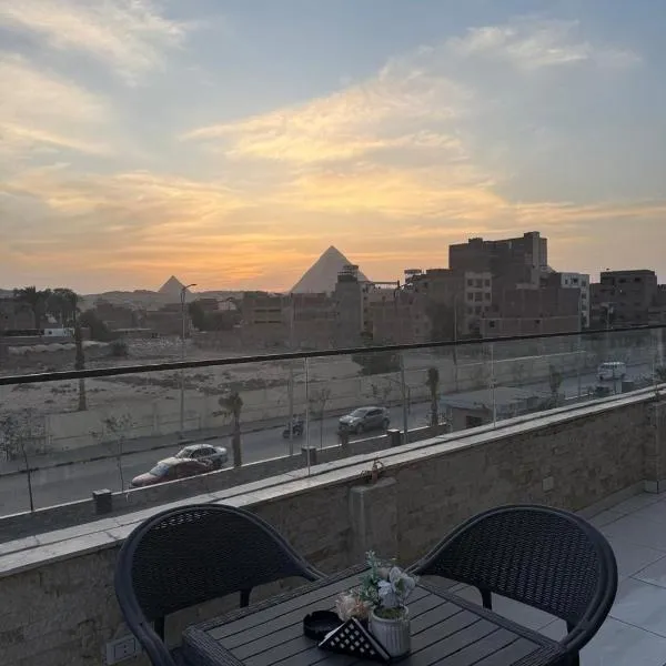 Golden Crown Pyramids View Hotel, hotel in Cairo