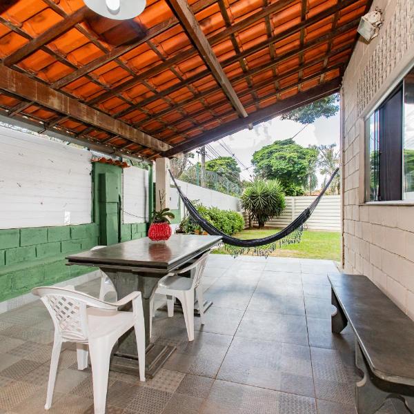 Casa com grande área verde e estacionamento na Pampulha