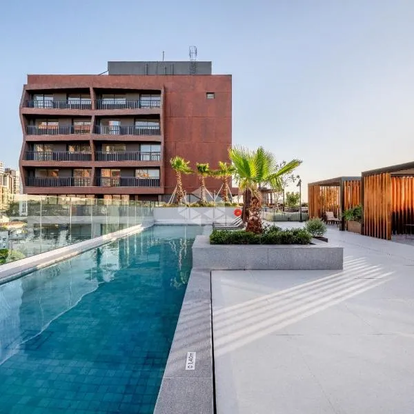 Skyline Porto Alegre - Apartamento mobiliado com Wi-Fi e academia no condomínio, hotel v destinaci Porto Alegre