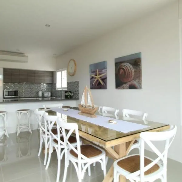 Avalon Apartment by Book Jervis Bay, hotel a Huskisson