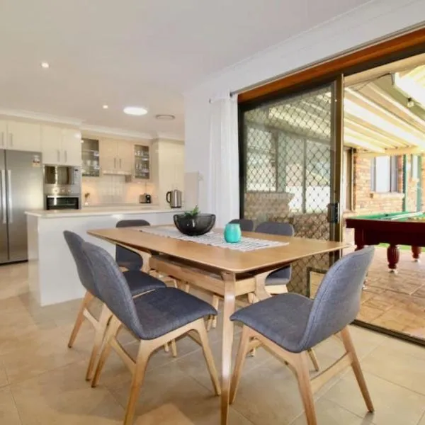 Coastal Getaway by Book Jervis Bay - Free Wifi, linen & Games Room, Hotel in Huskisson