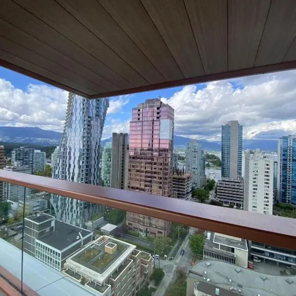 Brand New Luxury 1 bedroom Condo in Downtown Vancouver, hotel in Vancouver