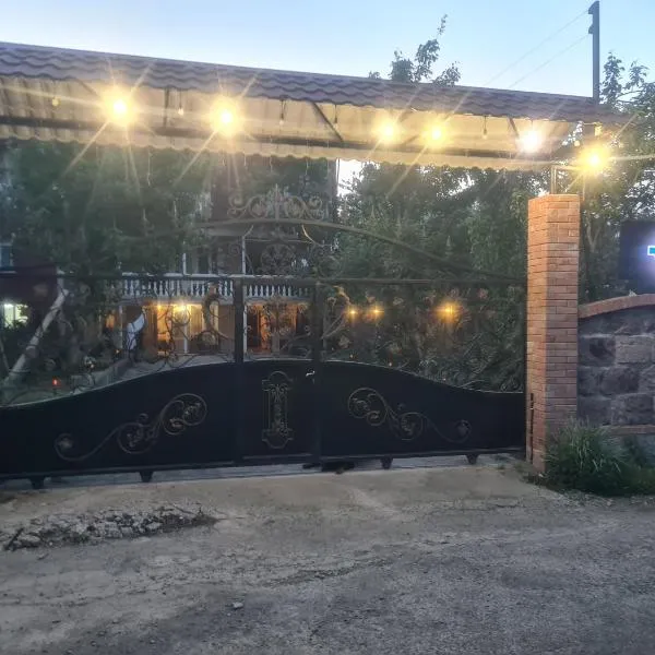 Gios Guest House, hotel a Chakvi
