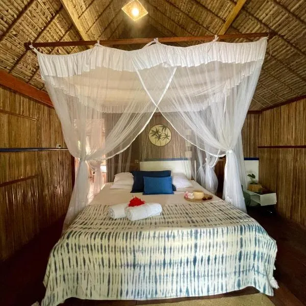 RAVENALA Lodge, Bungalow, plage privée et cuisine, hotel v mestu Ile aux Nattes