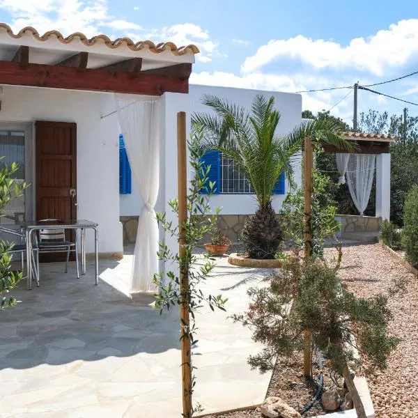 VIVIENDAS ES CARNATGE, hotel v destinácii Playa Migjorn