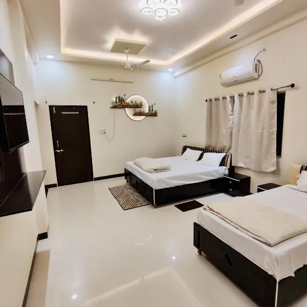 Divine Stay - Luxurious Villa, By AP villas and Resorts, hotel v destinaci Udždžain