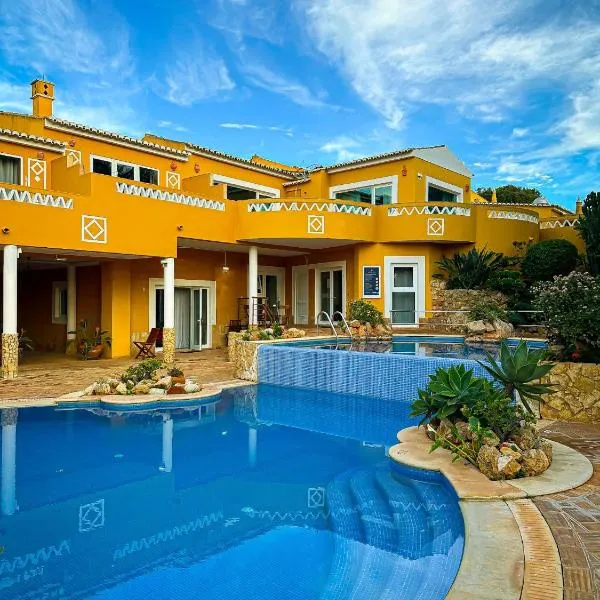 Montinho De Ouro, hotel v destinaci Luz