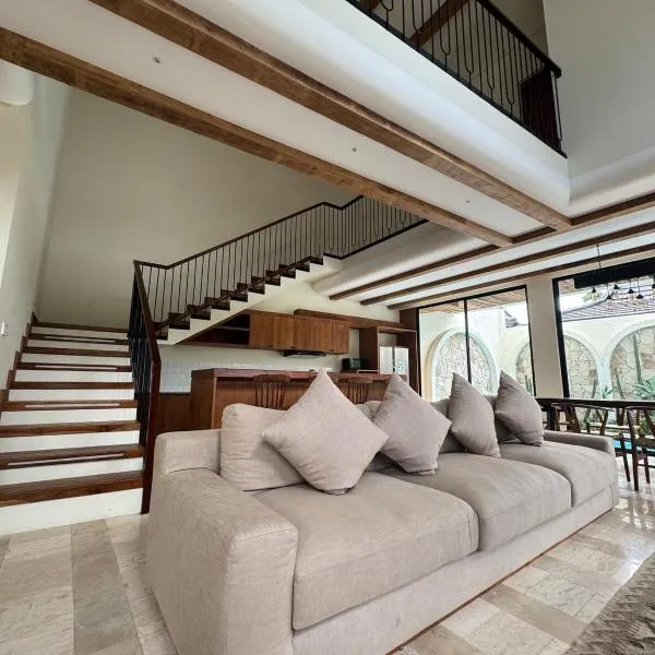 Tuluscoliving Villa Kuta 1, 4 Bedroom & 5 Bathroom, hotel in Ngurah Rai International Airport