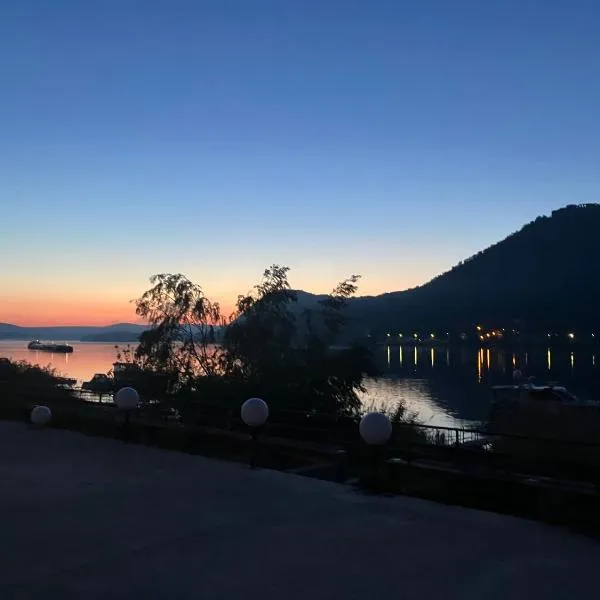 Vitrin Panzió, hotel v destinácii Nagymaros