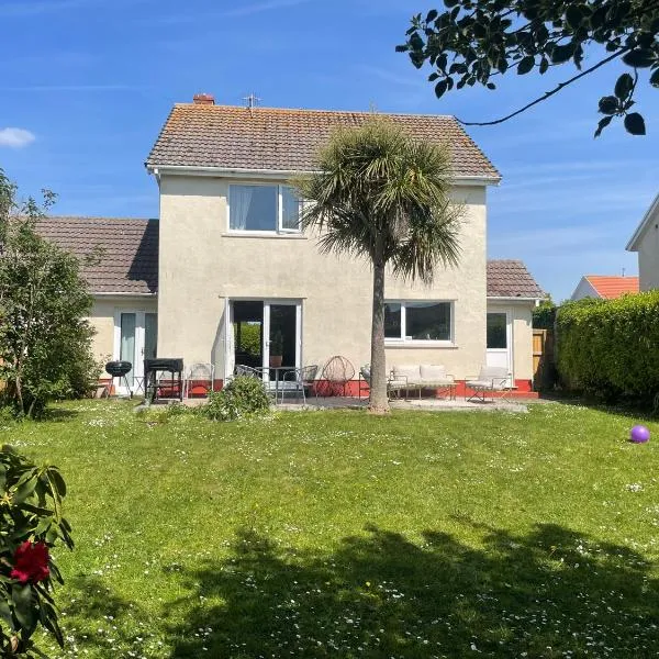 Palms - spacious, 3 bedroom, pet friendly, family holiday home, hotel v destinaci Manorbier