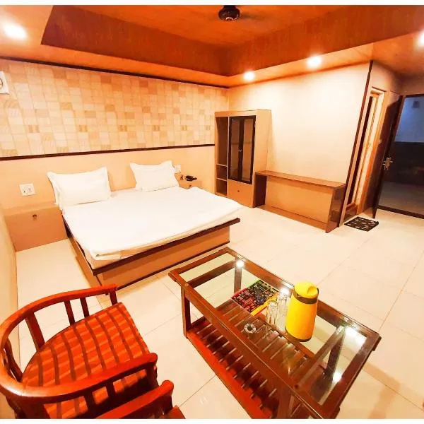HARIDWAR HOTEL HEAVEN # GUEST - With Free Parking & Wi-fi - Restaurant Facilities Available Near Temple - A Premium Hotel In Haridwar, hotel in Haridwār