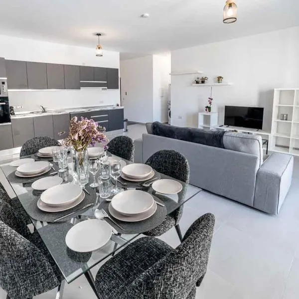 Sliema 3 bedroom Apartment, hotel in Sliema