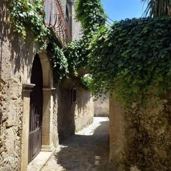 Palazzo Caracciolo, hotel v destinaci Gerace