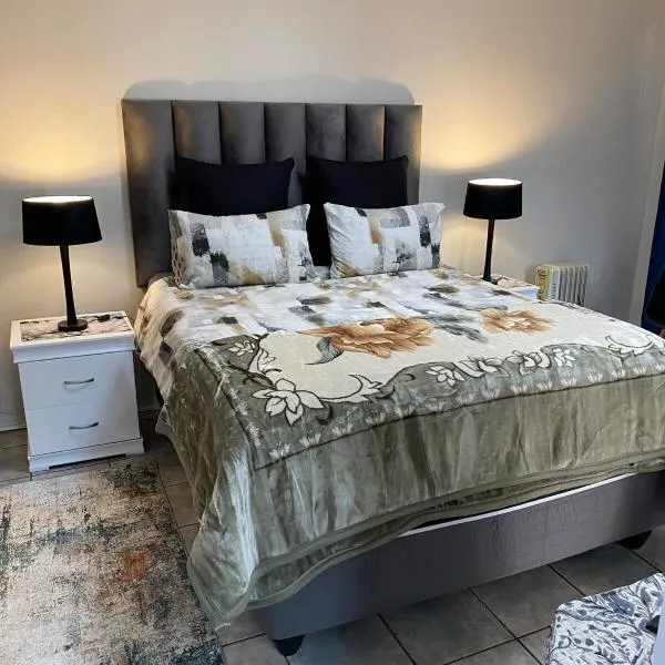 Cozy Garden Flat with Garden, hotel in Pretoria